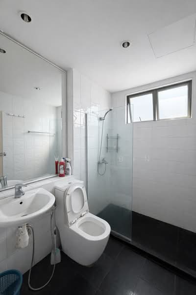 Ever Lodge, 685 Geylang Road, 2 Bedrooms, 1,050 sqft, Apartment For Rent, by Avril Bin, 500078083 - Bathroom - PropertyGuru.com.sg