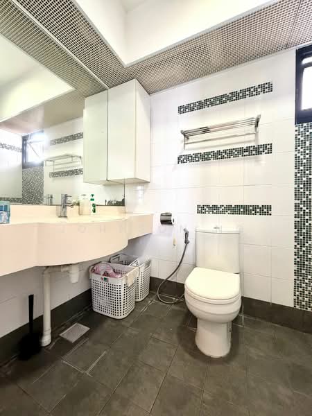 258C Punggol Field HDB Flat For Sale at S$ 858,000 | PropertyGuru Singapore - Bathroom