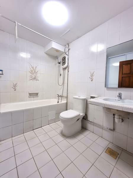 336 River Valley, 336 River Valley Road, 2 Bedrooms, 1,539 sqft, Apartment For Rent, by Hazel Toh, 500078099 - Bathroom - PropertyGuru.com.sg