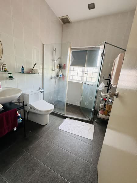 watten drive Terraced House For Sale at S$ 7,388,888 | PropertyGuru Singapore - Bathroom