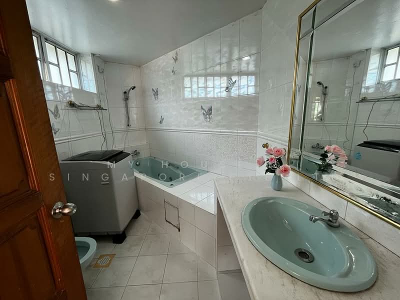 54 Lor 7 Realty park, , Room Rental, 539 sqft, Bungalow House For Rent, by Wendy, 500078126 - Bathroom - PropertyGuru.com.sg