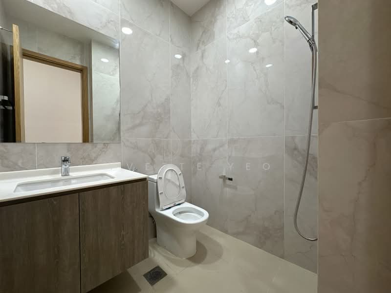 ❤️GIANT⚡️Brand New 3 Lvls Corner Terrace at Sennett Estate w Pool, Attic & Lift Corner Terrace For Sale at S$ 8,380,000 | PropertyGuru Singapore - Bathroom