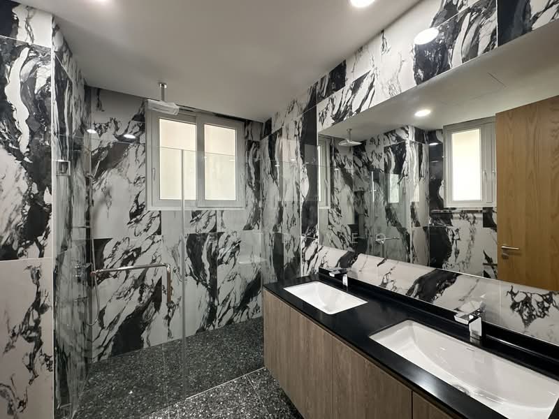 ❤️GIANT⚡️Brand New 3 Lvls Corner Terrace at Sennett Estate w Pool, Attic & Lift Corner Terrace For Sale at S$ 8,380,000 | PropertyGuru Singapore - Bathroom