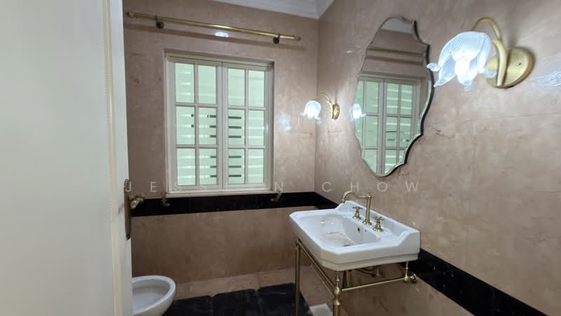 OLD HOLLAND ROAD, Old Holland Road, 7 Bedrooms, 11,898 sqft, Good Class Bungalow For Rent, by Jesslyn Chow, 500078131 - Bathroom - PropertyGuru.com.sg