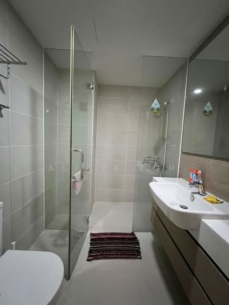 The Lakefront Residences, 48 Lakeside Drive, 2 Bedrooms, 1,238 sqft, Condominium For Rent, by Alicia Koh, 500078146 - Bathroom - PropertyGuru.com.sg