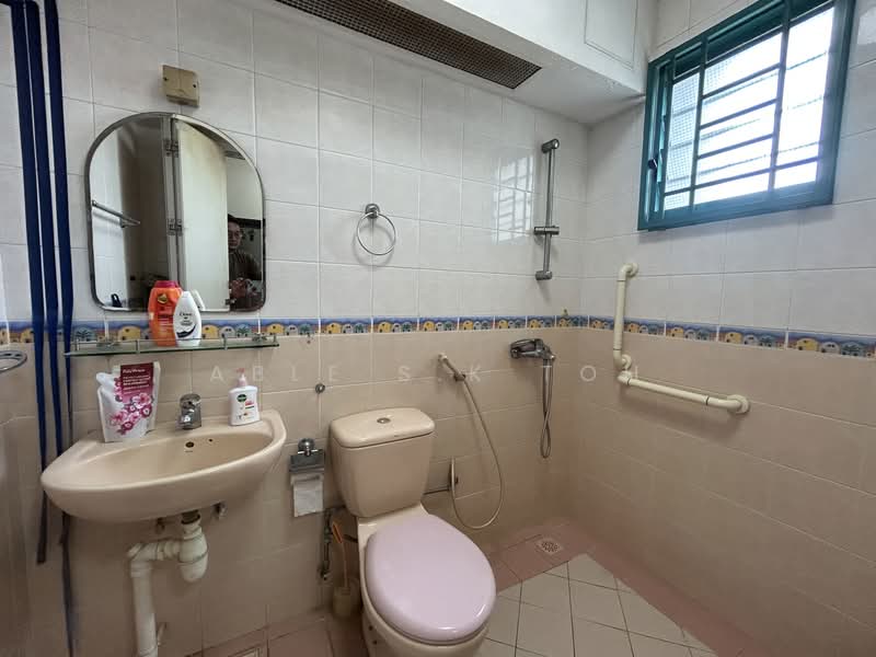 11 Farrer Park Road HDB Flat For Sale at S$ 895,000 | PropertyGuru Singapore - Bathroom