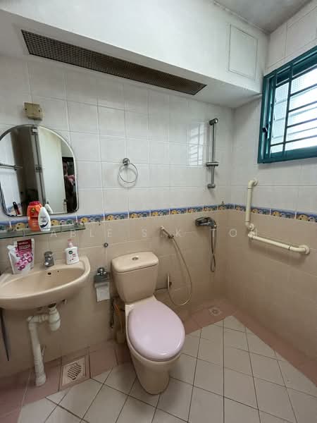 11 Farrer Park Road HDB Flat For Sale at S$ 895,000 | PropertyGuru Singapore - Bathroom