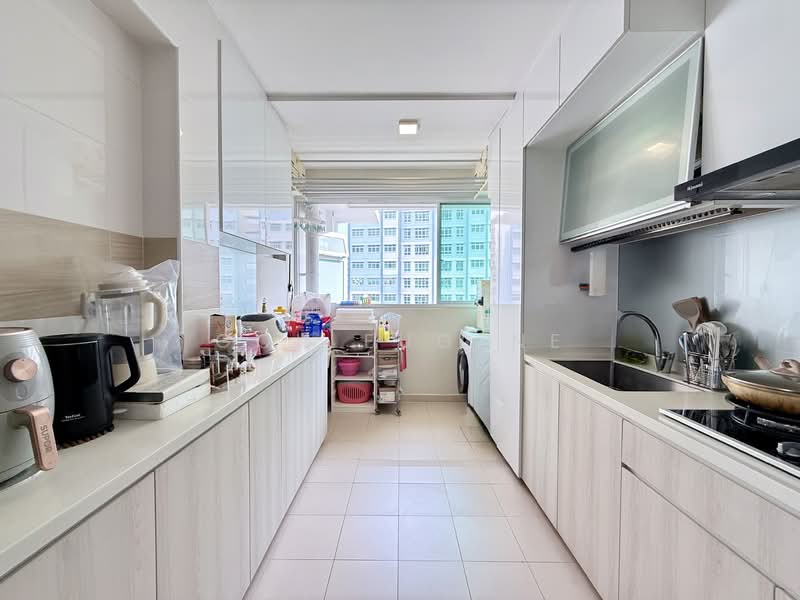 502A Yishun Street 51 HDB Flat For Sale at S$ 660,000 | PropertyGuru Singapore - Kitchen