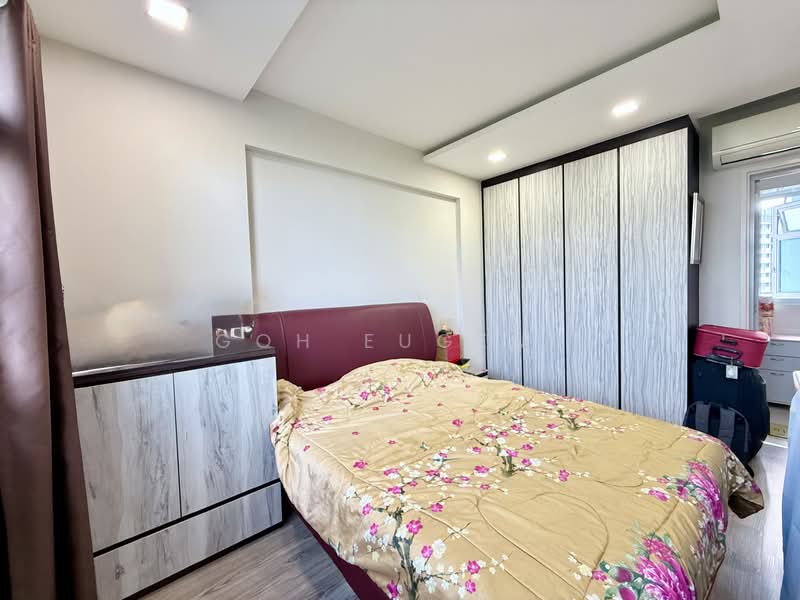 502A Yishun Street 51 HDB Flat For Sale at S$ 660,000 | PropertyGuru Singapore - Bedroom