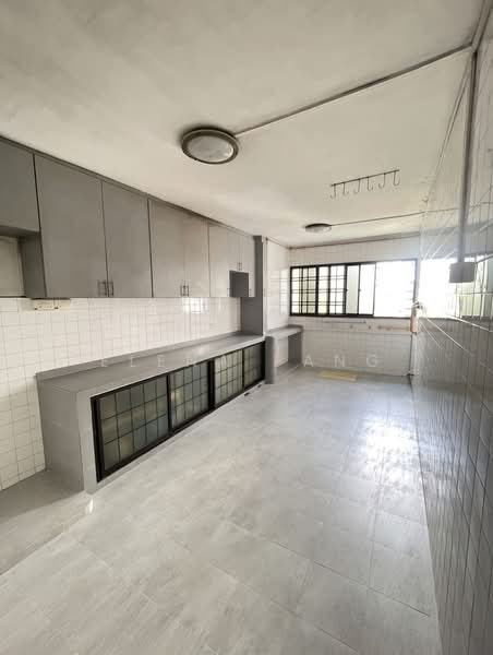 113 Jurong East Street 13 HDB Flat For Sale at S$ 538,000 | PropertyGuru Singapore - Kitchen