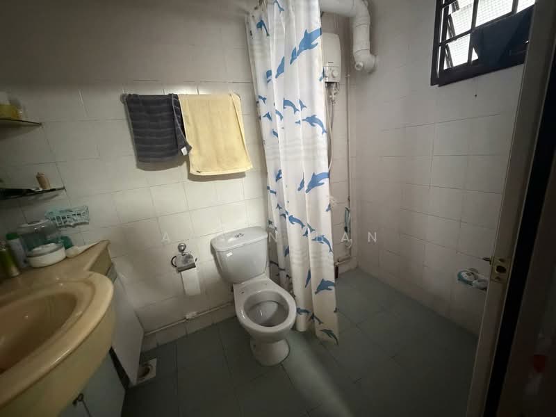 537 Bukit Panjang Ring Road HDB Flat For Sale at S$ 730,000 | PropertyGuru Singapore - Bathroom