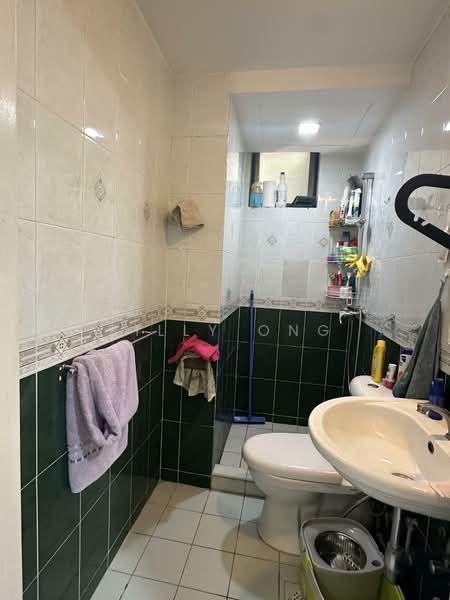 The Tanamera, 5 Tanah Merah Kechil Road, 2 Bedrooms, 958 sqft, Condominium For Rent, by Billy Ong, 500078165 - Bathroom - PropertyGuru.com.sg