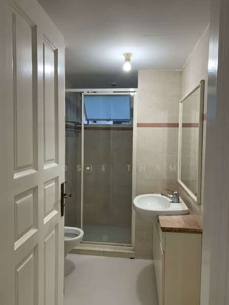 Country Grandeur Condominium For Sale at S$ 3,300,000 | PropertyGuru Singapore - Bathroom