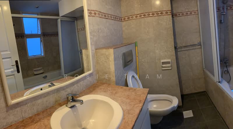 Country Grandeur Condominium For Sale at S$ 3,300,000 | PropertyGuru Singapore - Bathroom