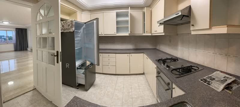 Country Grandeur Condominium For Sale at S$ 3,300,000 | PropertyGuru Singapore - Kitchen