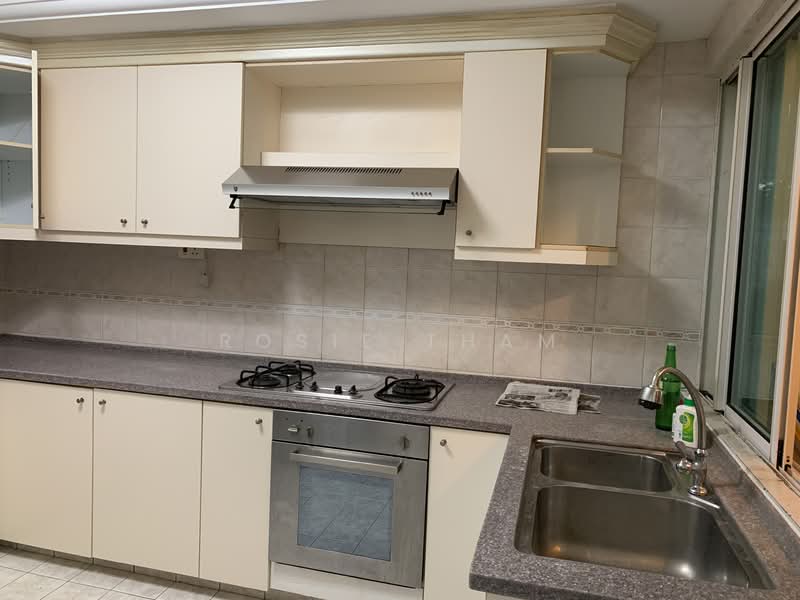 Country Grandeur Condominium For Sale at S$ 3,300,000 | PropertyGuru Singapore - Kitchen