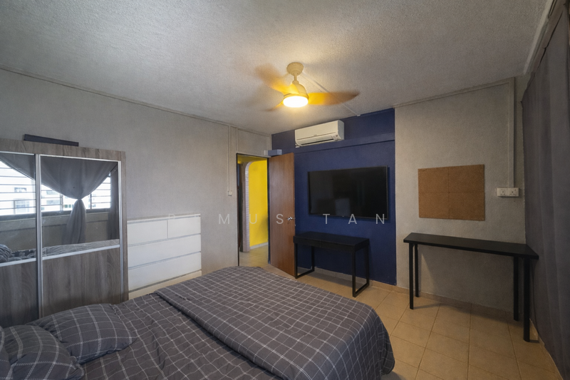 661 Hougang Avenue 4 HDB Flat For Sale at S$ 610,000 | PropertyGuru Singapore - Bedroom