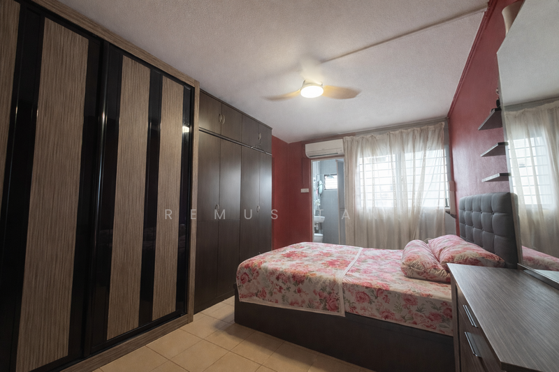 661 Hougang Avenue 4 HDB Flat For Sale at S$ 610,000 | PropertyGuru Singapore - Bedroom
