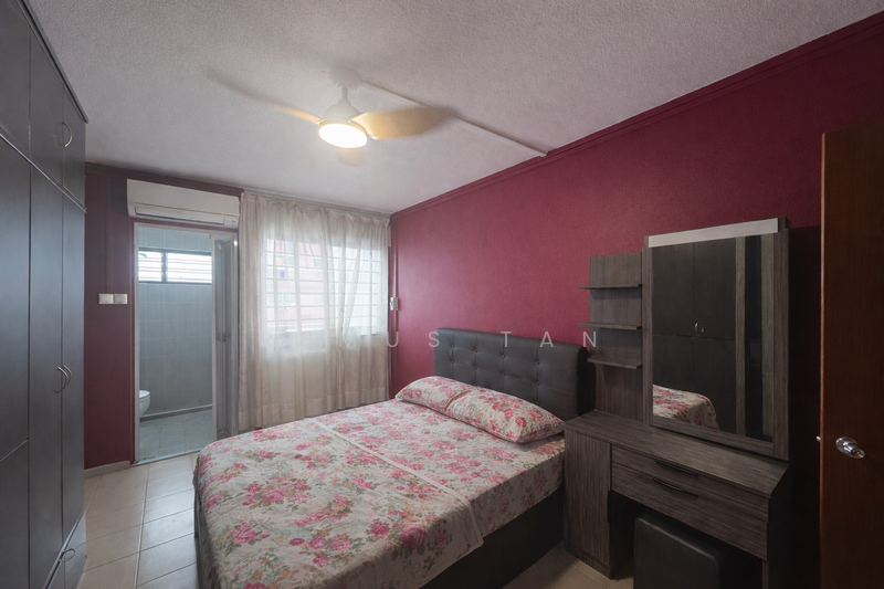 661 Hougang Avenue 4 HDB Flat For Sale at S$ 610,000 | PropertyGuru Singapore - Bedroom