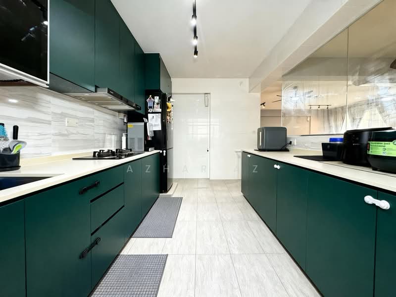 876C Tampines Avenue 8 HDB Flat For Sale at S$ 880,000 | PropertyGuru Singapore - Kitchen