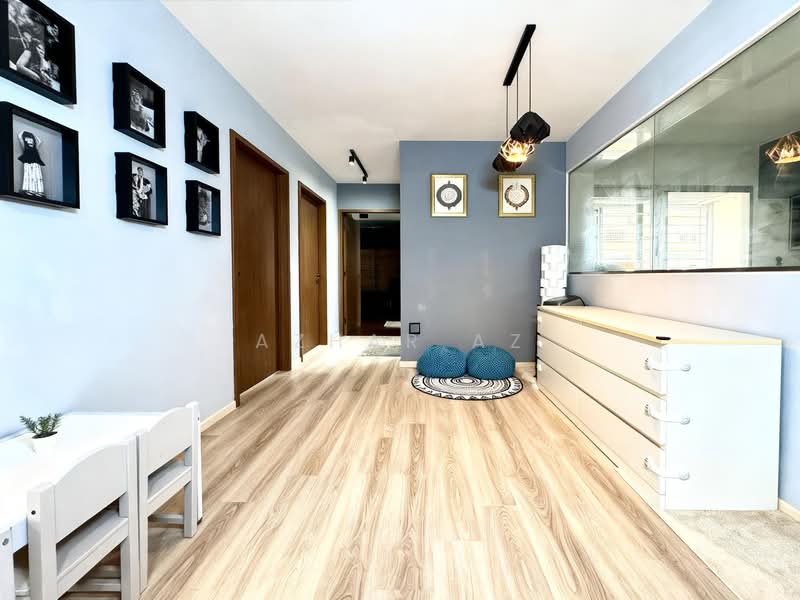 876C Tampines Avenue 8 HDB Flat For Sale at S$ 880,000 | PropertyGuru Singapore - Entrance