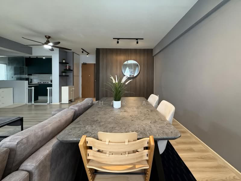 876C Tampines Avenue 8 HDB Flat For Sale at S$ 880,000 | PropertyGuru Singapore - Living Room