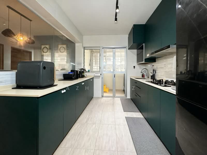 876C Tampines Avenue 8 HDB Flat For Sale at S$ 880,000 | PropertyGuru Singapore - Kitchen