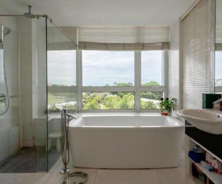 Turquoise, 51 Cove Drive, 4 Bedrooms, 6,900 sqft, Condominium For Rent, by Angelyn Tan, 500078210 - Bathroom - PropertyGuru.com.sg