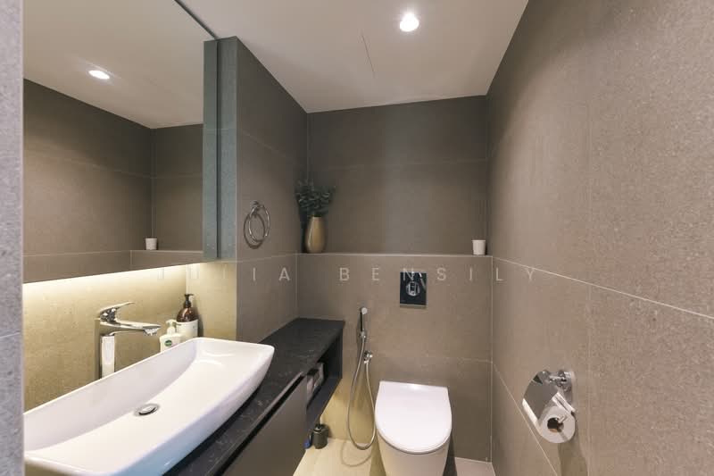 Ridgewood Condominium, 61 Mount Sinai Drive, 4 Bedrooms, 1,744 sqft, Condominium For Rent, by Julia Bensily, 500078220 - Powder Room (WC) - PropertyGuru.com.sg