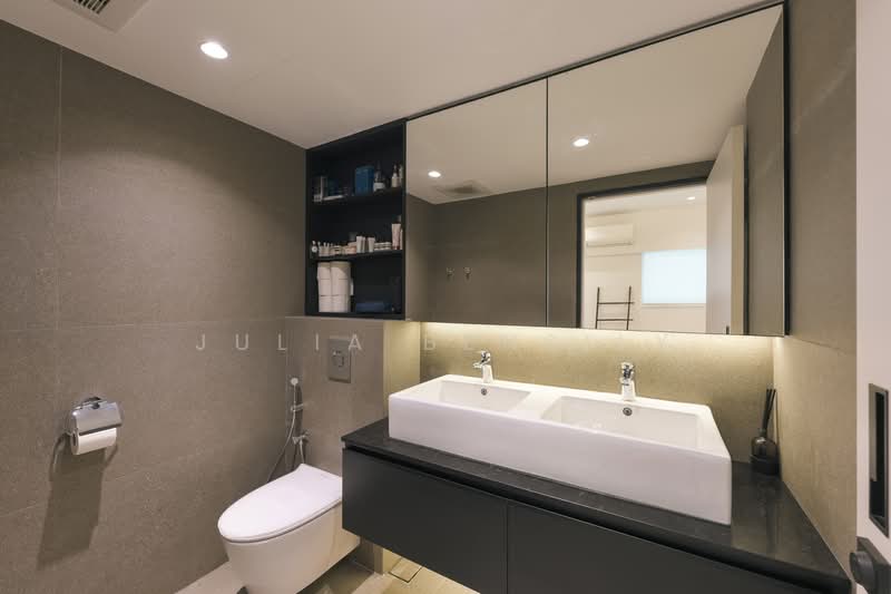 Ridgewood Condominium, 61 Mount Sinai Drive, 4 Bedrooms, 1,744 sqft, Condominium For Rent, by Julia Bensily, 500078220 - Master Bedroom Ensuite Bathroom - PropertyGuru.com.sg