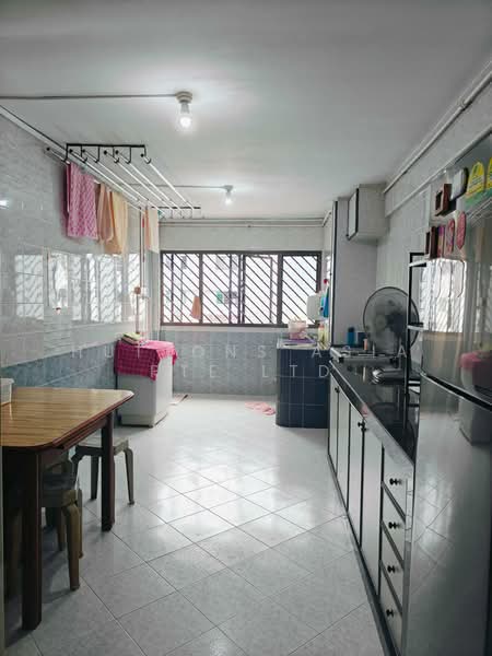 225A Jurong East Street 21 HDB Flat For Sale at S$ 488,000 | PropertyGuru Singapore - Kitchen