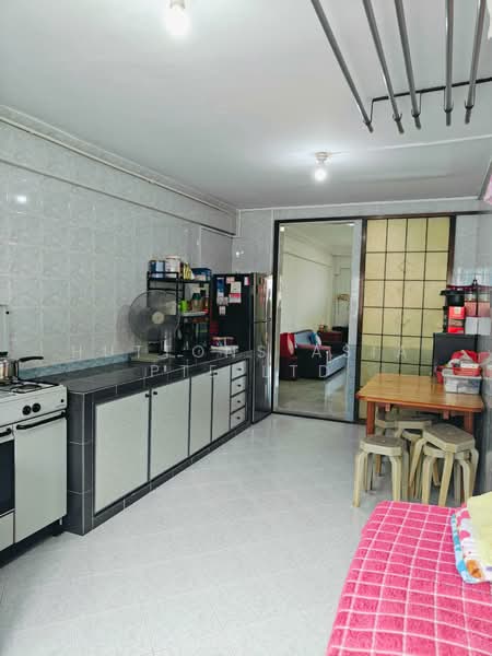 225A Jurong East Street 21 HDB Flat For Sale at S$ 488,000 | PropertyGuru Singapore - Kitchen