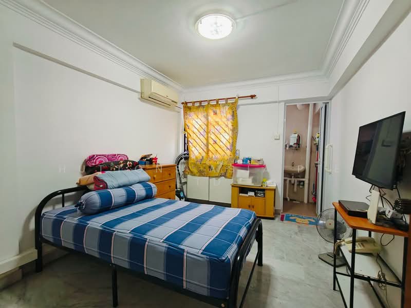 225A Jurong East Street 21 HDB Flat For Sale at S$ 488,000 | PropertyGuru Singapore - Bedroom