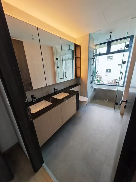 Jervois Mansion, 16 Jervois Close, 5 Bedrooms, 1,808 sqft, Condominium For Rent, by Justina Teo, 500078227 - Bathroom - PropertyGuru.com.sg