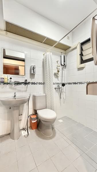 26C Jalan Membina HDB Flat For Sale at S$ 780,000 | PropertyGuru Singapore - Bathroom