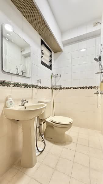 26C Jalan Membina HDB Flat For Sale at S$ 780,000 | PropertyGuru Singapore - Bathroom