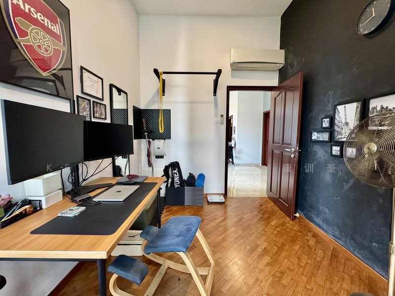 Tanglin Regency Condominium For Sale at S$ 1,400,000 | PropertyGuru Singapore - Bedroom 2