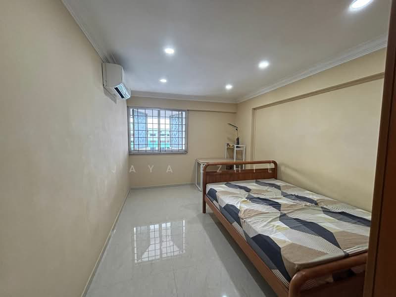 433 Jurong West Street 42 HDB Flat For Sale at S$ 530,000 | PropertyGuru Singapore - Common Room 1