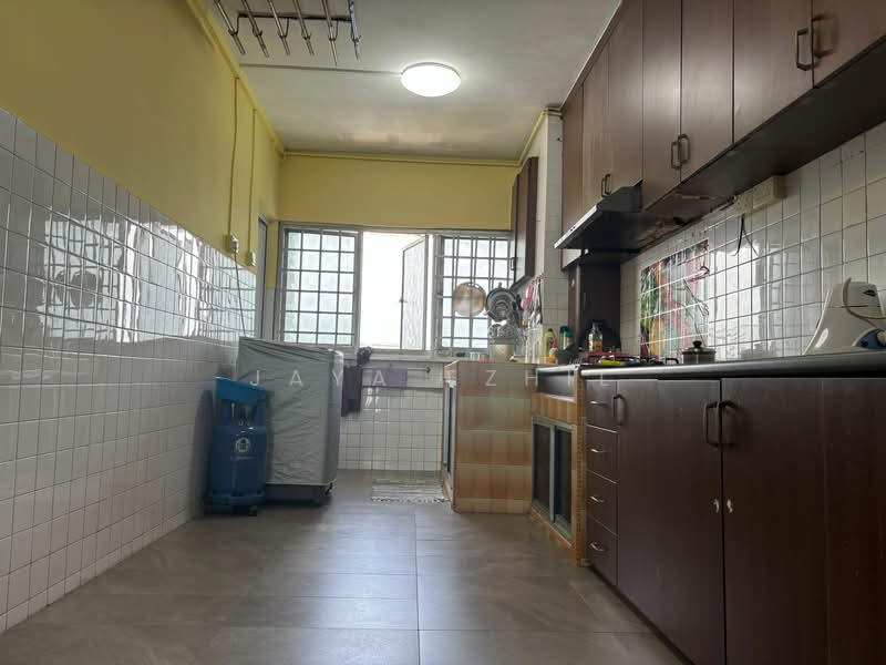 433 Jurong West Street 42 HDB Flat For Sale at S$ 530,000 | PropertyGuru Singapore - Kitchen
