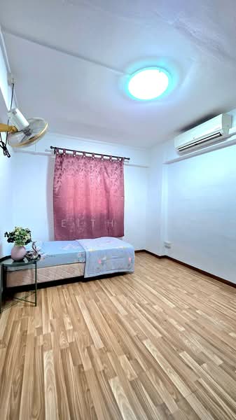 144 Jalan Bukit Merah HDB Flat For Sale at S$ 458,888 | PropertyGuru Singapore - Bedroom