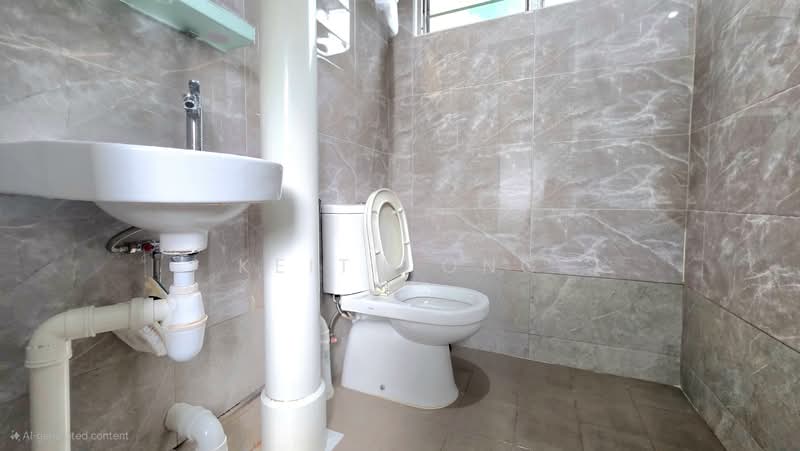 144 Jalan Bukit Merah HDB Flat For Sale at S$ 458,888 | PropertyGuru Singapore - Bathroom