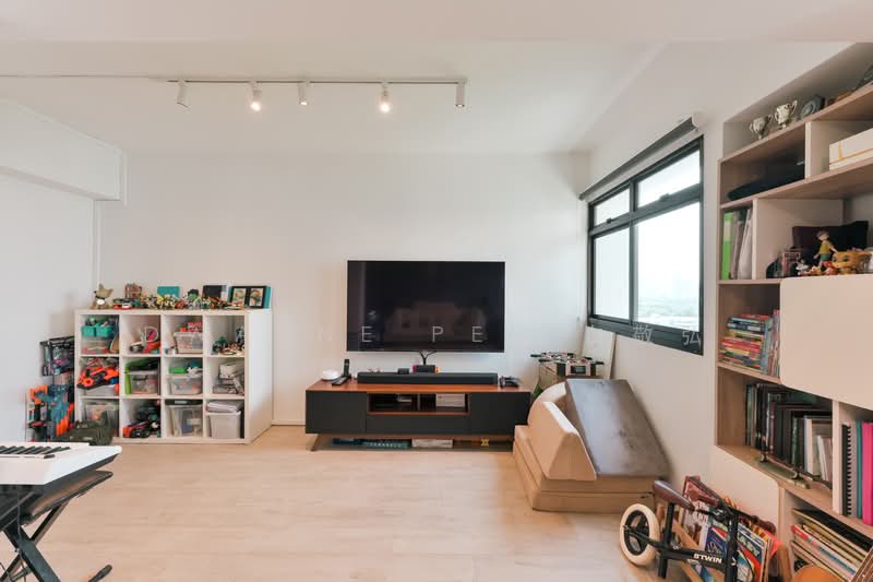 7 Pine Close HDB Flat For Sale at S$ 1,380,000 | PropertyGuru Singapore - Living Room