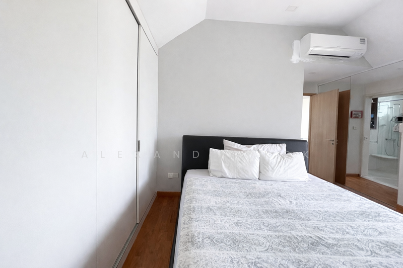 Varsity Park Condominium Condominium For Sale at S$ 2,900,000 | PropertyGuru Singapore - Bedroom