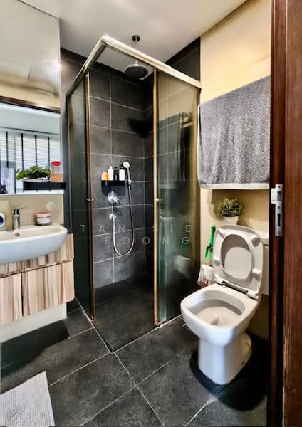 Guillemard Edge Condominium For Sale at S$ 768,000 | PropertyGuru Singapore - Bathroom