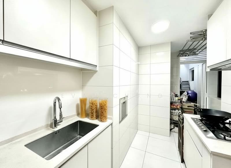 Marina One Residences, 21 Marina Way, 3 Bedrooms, 1,518 sqft, Condominium For Rent, by Evan Chung, 500078262 - Kitchen - PropertyGuru.com.sg