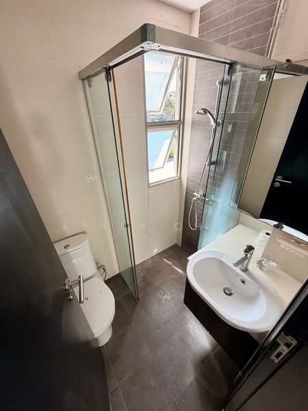 JLB Residences, Jalan Loyang Besar, 2 Bedrooms, 861 sqft, Apartment For Rent, by Ethan Chin, 500078289 - Bathroom - PropertyGuru.com.sg