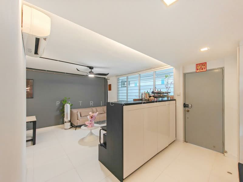 239 Serangoon Avenue 2 HDB Flat For Sale at S$ 788,000 | PropertyGuru Singapore - Living Room