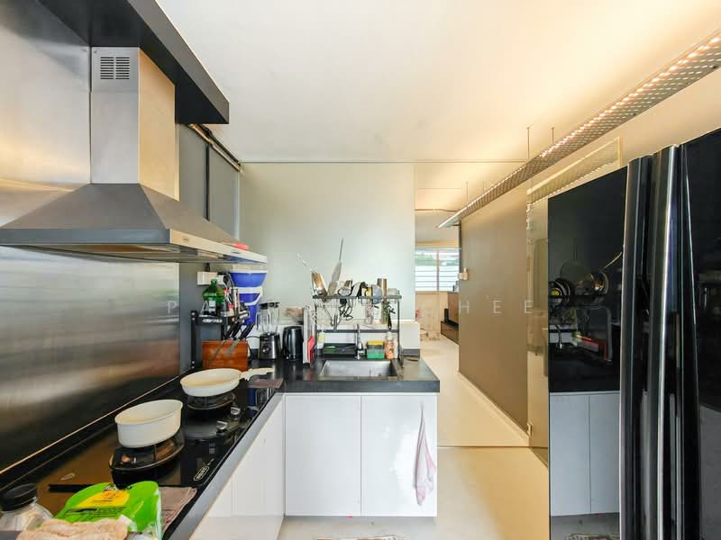 239 Serangoon Avenue 2 HDB Flat For Sale at S$ 788,000 | PropertyGuru Singapore - Kitchen