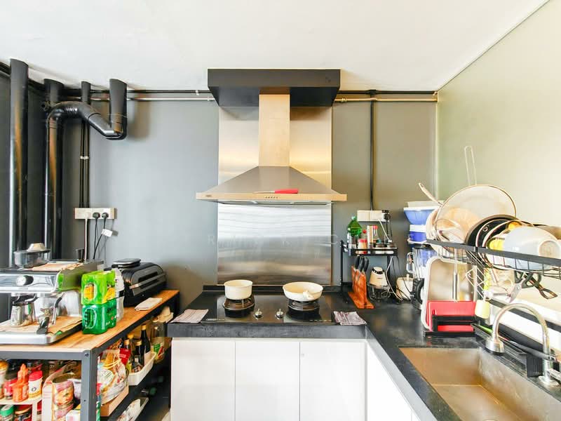 239 Serangoon Avenue 2 HDB Flat For Sale at S$ 788,000 | PropertyGuru Singapore - Kitchen