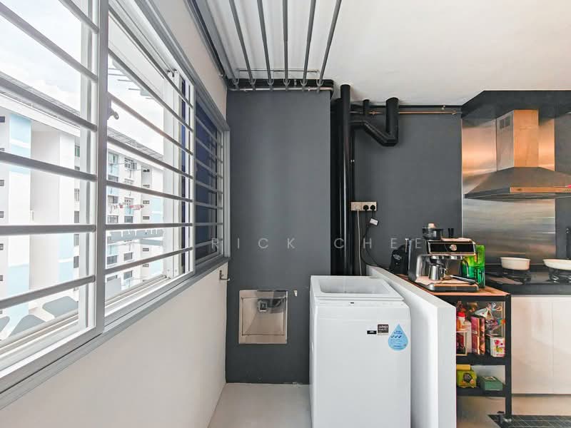 239 Serangoon Avenue 2 HDB Flat For Sale at S$ 788,000 | PropertyGuru Singapore - Kitchen